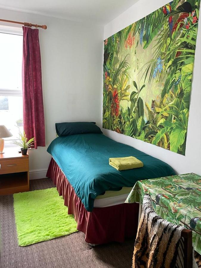 ブラックプール The Blue Moon Bed & Breakfast エクステリア 写真