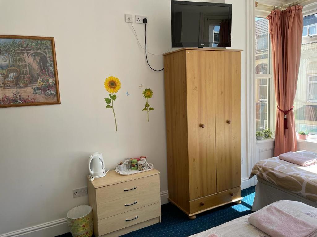 ブラックプール The Blue Moon Bed & Breakfast エクステリア 写真